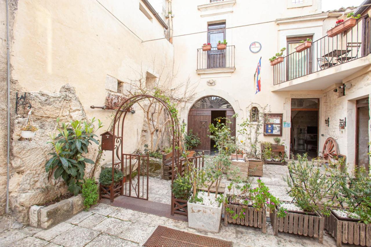 Case-Grotte Degli Avi, Esperienza Abitativa In Grotta Modica Exterior foto